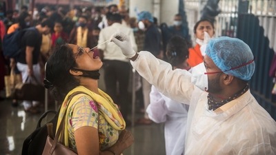 So far, 4,60,68,435 samples have been tested in Maharashtra for Covid-19 of which 62,37,755 turned out positive. (HT Photo)