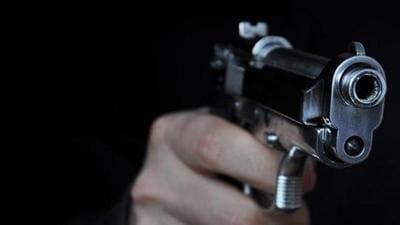 Shooting a gun in night (Getty Images/iStockphoto) Shooting a gun in night (Getty Images/iStockphoto)