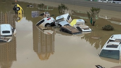 Cars sit in floodwaters after heavy rains hit the city of Zhengzhou in China's central Henan province on July 21, 2021. (Photo by STR / AFP) / China OUT (AFP) Cars sit in floodwaters after heavy rains hit the city of Zhengzhou in China's central Henan province on July 21, 2021. (Photo by STR / AFP) / China OUT (AFP)
