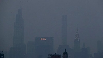 The Met Life and Chrysler buildings glow through a thick haze hanging over Manhattan, (AP) The Met Life and Chrysler buildings glow through a thick haze hanging over Manhattan, (AP)