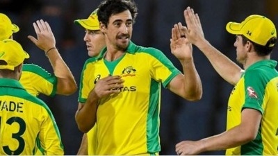 Mitchell Starc celebrates with Australian teammates (Twitter)
