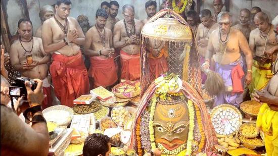 Ujjain district administration has said that only 50 people will be allowed in the Mahakal temple at any point in time. (Hindustan Times)
