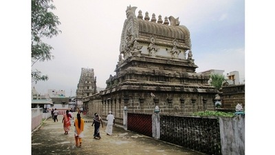 In Kanchipuram, one the oldest cities in southern India, 11 temples are hoping to be part of the UNESCO list. Many were built with royal patronage and also became sites of learning. They represent the Dravidian architectural style, which features the vimana, a pyramidal tower over the inner sanctum; pillared corridors; mandapas or halls connected to the inner sanctum; and the gopuram, which is a pyramidal structure above the temple’s entrance gate. (Ssriram mt, CC BY-SA 4.0, via Wikimedia Commons)