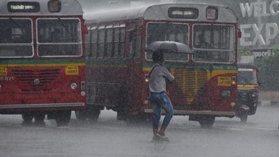 The intensity of rainfall in Mumbai is gradually coming down. (Photo by Vijay Bate/HT Photo)