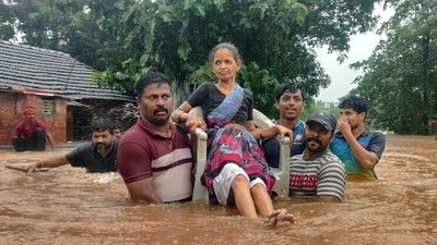 A woman being evacuated in Maharashtra's Chiplun due to heavy rains. (HT Photo) A woman being evacuated in Maharashtra's Chiplun due to heavy rains. (HT Photo)