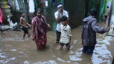 Houses in MHADA colony were flooded as heavy rains saw Kamwari river overflowing in Bhiwandi on Thursday. (Praful Gangurde/HT photo) Houses in MHADA colony were flooded as heavy rains saw Kamwari river overflowing in Bhiwandi on Thursday. (Praful Gangurde/HT photo)