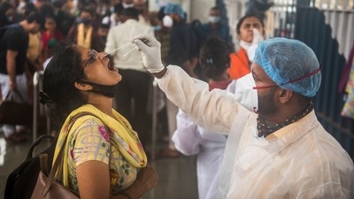A healthcare worker collects swab samples from passengers arriving from outstation trains for Covid-19 test at Dadar station in Mumbai, on July 21. Not only on July 20, but India's daily Covid-19 toll has now come down to the hundreds from thousands during the peak of the second wave, HT reported. (Pratik Chorge / HT Photo) A healthcare worker collects swab samples from passengers arriving from outstation trains for Covid-19 test at Dadar station in Mumbai, on July 21. Not only on July 20, but India's daily Covid-19 toll has now come down to the hundreds from thousands during the peak of the second wave, HT reported. (Pratik Chorge / HT Photo)