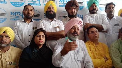 Punjab leader of opposition Harpal Singh Cheema addressing a press conference after inaugurating the Aam Aadmi Party office in Bathinda on Thursday. (Sanjeev Kumar/HT) Punjab leader of opposition Harpal Singh Cheema addressing a press conference after inaugurating the Aam Aadmi Party office in Bathinda on Thursday. (Sanjeev Kumar/HT)