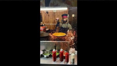 The image shows a man making the 'fire dosa'. (foodie_incarnate)