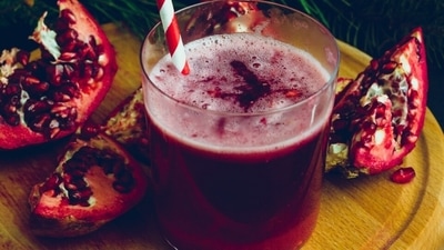 Pomegranate Juice: Pomegranate is an incredible supplement of antioxidants, and what better way to consume it than a glass of chilled juice. It packs in loads of vitamin C, is excellent for digestion, and has anti-inflammatory properties also. Pomegranates are also a good source of fibre. So, what are you waiting for? (Unsplash) Pomegranate Juice: Pomegranate is an incredible supplement of antioxidants, and what better way to consume it than a glass of chilled juice. It packs in loads of vitamin C, is excellent for digestion, and has anti-inflammatory properties also. Pomegranates are also a good source of fibre. So, what are you waiting for? (Unsplash)