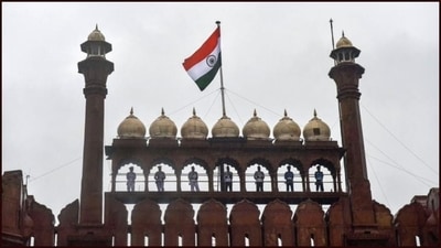 The national flag is a horizontal Tricolor of deep saffron at the top, white in the middle and dark green at the bottom in equal proportion. (Twitter/@renewablepower5)