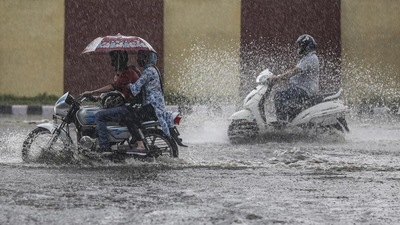 Early in June, the IMD predicted the onset of southwest monsoon in northwest India, including in Delhi, by June 15, which would have been the earliest monsoon ever. Early in June, the IMD predicted the onset of southwest monsoon in northwest India, including in Delhi, by June 15, which would have been the earliest monsoon ever.