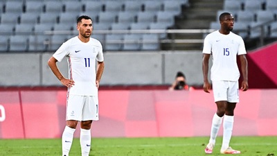 Teji Savanier (L) and Modibo Sagnan of France look on. (Getty Images)