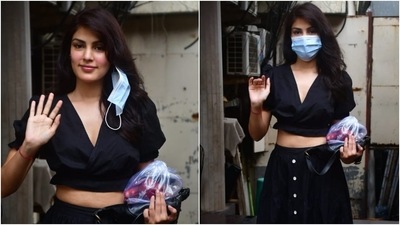 Rhea Chakraborty was snapped by the paparazzi while enjoying a day out in Mumbai today. The actor looked stunning in an all-black look, and we are taking off-duty styling cues from her. (Varinder Chawla) Rhea Chakraborty was snapped by the paparazzi while enjoying a day out in Mumbai today. The actor looked stunning in an all-black look, and we are taking off-duty styling cues from her. (Varinder Chawla)