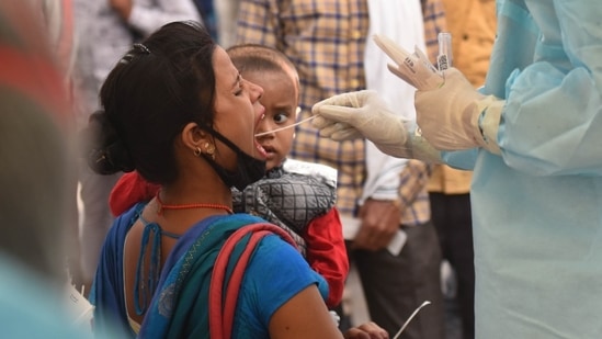 In Ghaziabad, the district officials said that people arrive through various modes like metro trains, railway trains or at ISBTs and road.(Raj K Raj/HT file photo. Representative image)