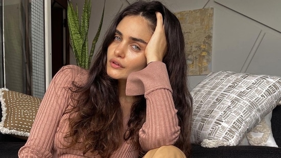 Gabriella Demetriades exposed the reality of perfect-looking pictures on social media.