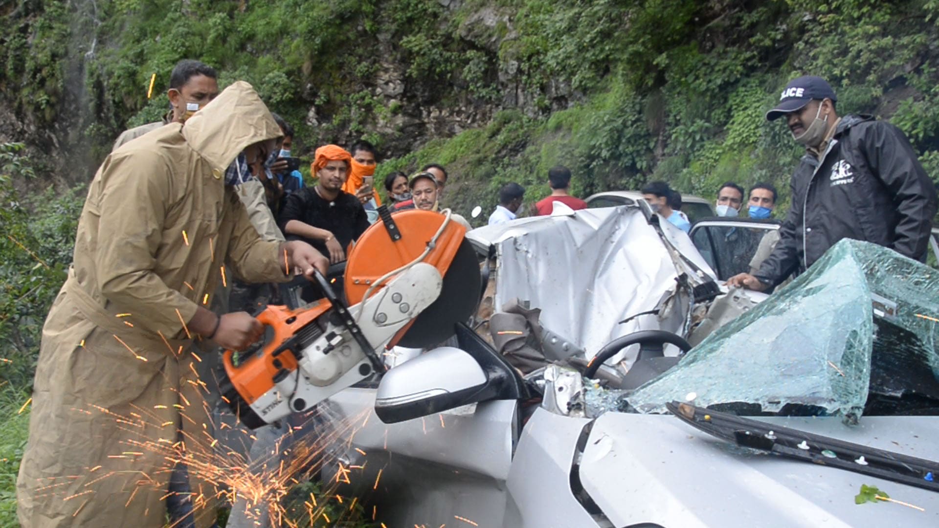 Rescue workers cutting the car’s door that was smashed by a boulder in Nainital district (Raajiv Kala/HT Photo) Rescue workers cutting the car’s door that was smashed by a boulder in Nainital district (Raajiv Kala/HT Photo)