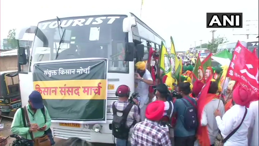 The farmers are getting ready to reach Jantar Mantar in buses.(ANI Photo) The farmers are getting ready to reach Jantar Mantar in buses.(ANI Photo)