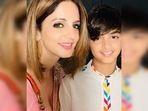 Sussanne Khan poses with son Hridaan. Sussanne Khan poses with son Hridaan.