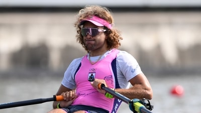 Tokyo 2020 Olympics - Rowing - Men's Single Sculls - Heats - Sea Forest Waterway, Tokyo, Japan - July 23, 2021. Dara Alizadeh of Bermuda in action REUTERS/Piroschka Van De Wouw (REUTERS)