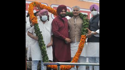 Navjot Singh Sidhu after taking over as Punjab Congress president from Sunil Jakhar (right) with chief minister Capt Amarinder Singh by his side at the state Congress Bhawan in Chandigarh on Friday. (Ravi Kumar/HT)