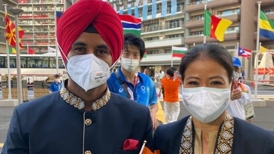 Indian contingent's flag bearers at the Tokyo Olympics Manpreet Singh (L) and Mary Kom gearing up for the opening ceremony. (TWITTER) Indian contingent's flag bearers at the Tokyo Olympics Manpreet Singh (L) and Mary Kom gearing up for the opening ceremony. (TWITTER)