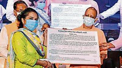 Uttar Pradesh chief minister Yogi Adityanath giving an appointment letter to an assistant teacher in Lucknow on Friday. (SOURCED) Uttar Pradesh chief minister Yogi Adityanath giving an appointment letter to an assistant teacher in Lucknow on Friday. (SOURCED)