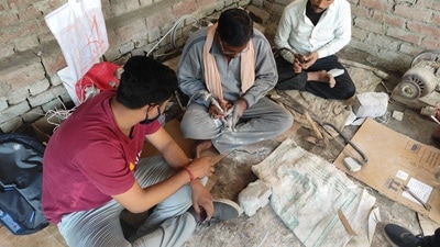 Delhi University students, under Project Virasat, are supporting artisans skilled in some rare art forms.