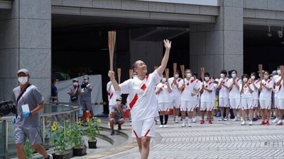 Kankuro Nakamura, a kabuki actor and the final torchbearer for the Tokyo Olympics, waves during the final torch relay event at the Tokyo Metropolitan Government complex in Tokyo Friday, July 23, 2021. (AP) Kankuro Nakamura, a kabuki actor and the final torchbearer for the Tokyo Olympics, waves during the final torch relay event at the Tokyo Metropolitan Government complex in Tokyo Friday, July 23, 2021. (AP)