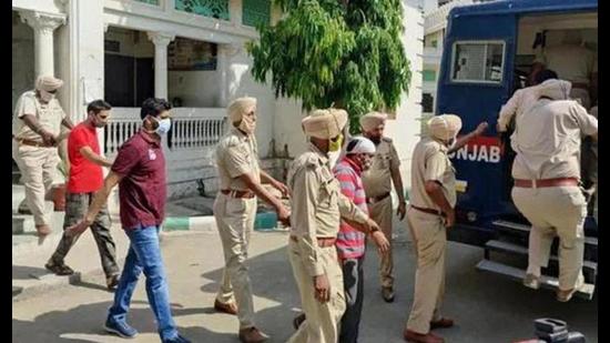 4 dera men file bail pleas in derogatory posters case