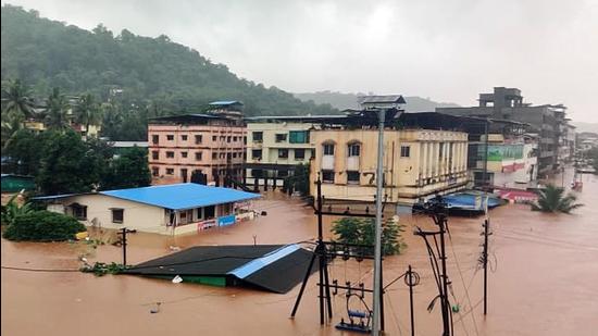 Heavy rainfall causes floods in Chiplun, Ratnagiri district, in Maharashtra. (HT Photo)