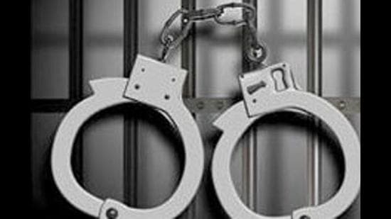 They accused also snatched the police officer’s service weapon. (Representative image)