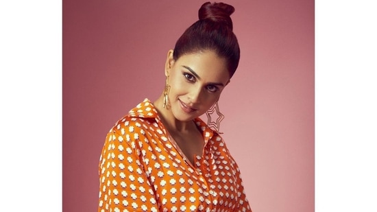 Securing it around her petite waist with a beige belt and white shoes and socks. Her hair tied up in a top knot as she posed playfully for the camera. She accessorized her look with star shaped earrings.(Instagram)