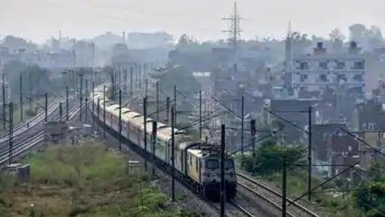 In 2019, the CCEA approved two projects for raising the speed to 160 kmph on New Delhi- Mumbai and New Delhi-Howrah routes.(PTI)