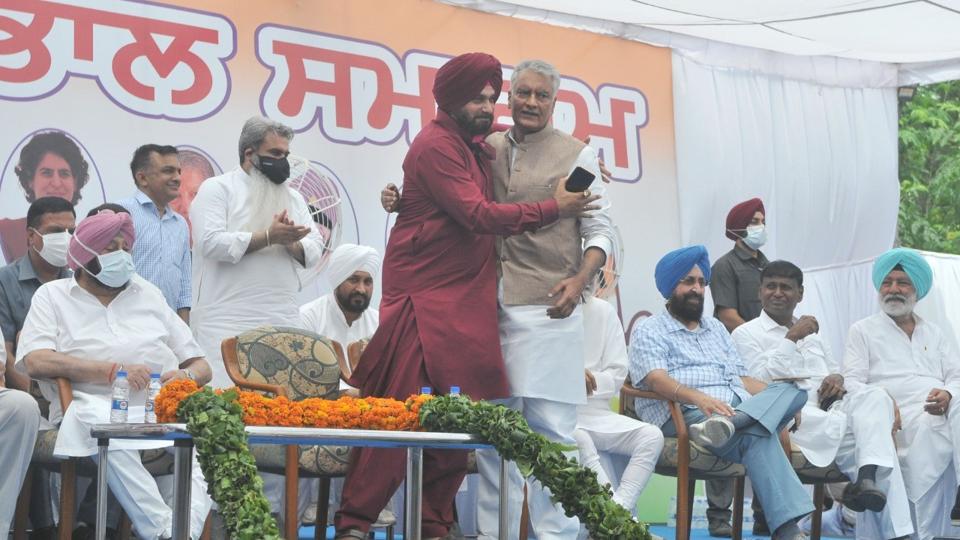 Navjot Singh Sidhu hugging his predecessor, Sunil Jakhar, at the installation ceremony in Chandigarh on Friday. (Ravi Kumar/HT) Navjot Singh Sidhu hugging his predecessor, Sunil Jakhar, at the installation ceremony in Chandigarh on Friday. (Ravi Kumar/HT)