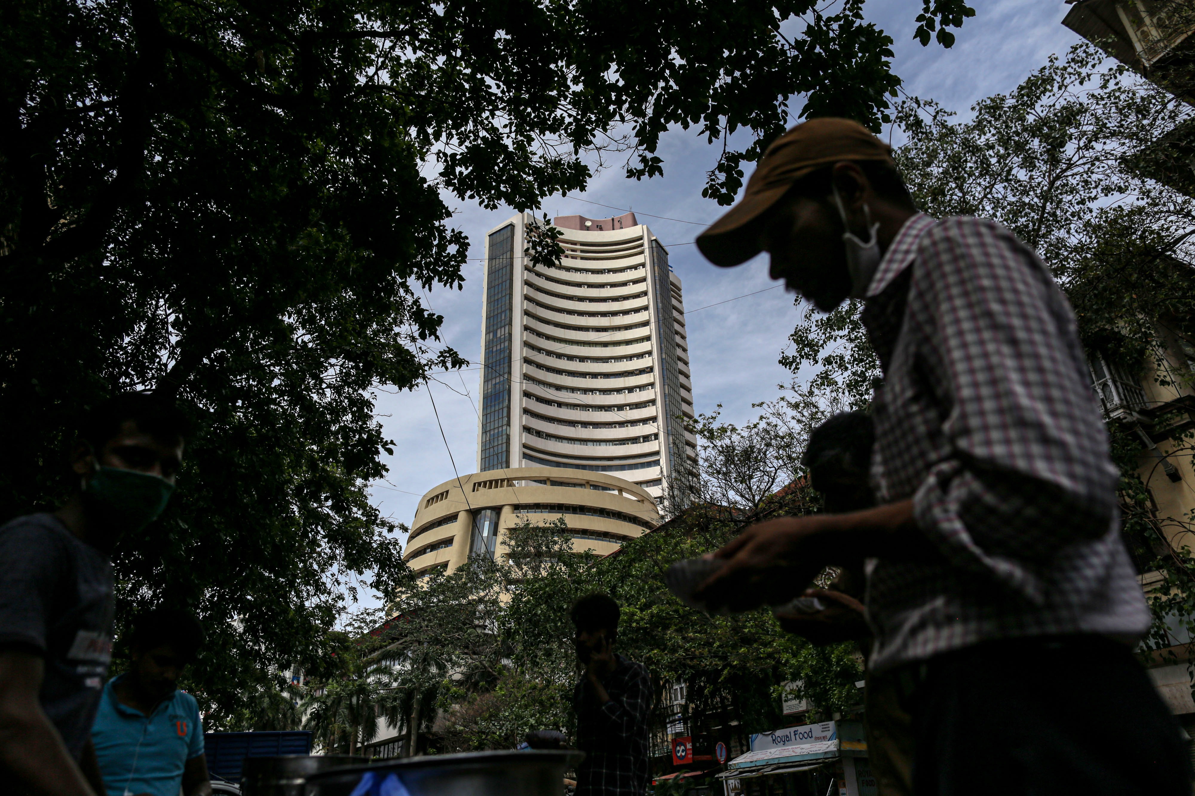 From the 30-share pack, HDFC Bank, HDFC, Kotak Mahindra Bank, Bajaj Finance, State Bank of India, Dr Reddy's, Bajaj Finserv, Nestle India, Asian Paints, HCL Technologies, TCS and Tech Mahindra were among the biggest laggards. (Bloomberg) From the 30-share pack, HDFC Bank, HDFC, Kotak Mahindra Bank, Bajaj Finance, State Bank of India, Dr Reddy's, Bajaj Finserv, Nestle India, Asian Paints, HCL Technologies, TCS and Tech Mahindra were among the biggest laggards. (Bloomberg)