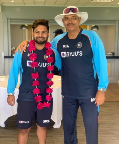 Rishabh Pant welcomed by Ravi Shastri after recovering from Covid-19.(Twitter)
