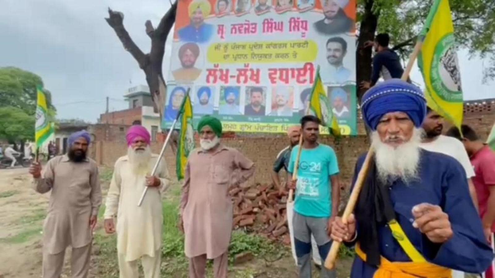 Farmers, locals remove political hoardings in Sangrur village ...