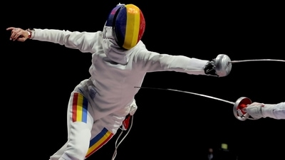 Tokyo 2020 Olympics - Fencing - Women's Individual Epee - Last 16 - Makuhari Messe Hall B - Chiba, Japan - July 24, 2021. Ana Maria Popescu of Romania in action REUTERS/Maxim Shemetov (REUTERS)