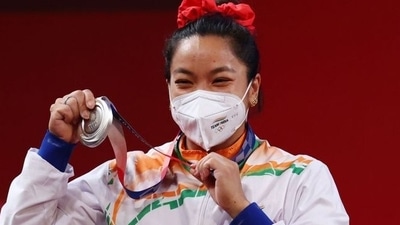 India's Mirabai Chanu Saikhom shows her silver medal that she won in the women's 49 kg weighlifting event. (REUTERS)