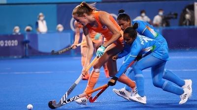 Tokyo 2020 Olympics - Hockey - Women's Pool A - Netherlands v India - Oi Hockey Stadium, Tokyo, Japan - July 24, 2021. Felice Albers of the Netherlands in action with Nisha of India. (REUTERS)