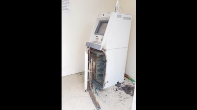The incident took place about 2am, when the guard, Sahib Singh, had gone to his home after shutting down the ATM kiosk. (HT PHOTO FOR REPRESENTATIONAL PURPOSES ONLY) The incident took place about 2am, when the guard, Sahib Singh, had gone to his home after shutting down the ATM kiosk. (HT PHOTO FOR REPRESENTATIONAL PURPOSES ONLY)