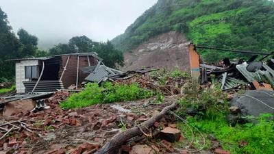 Bad weather and difficult terrain was making the rescue operations following landslides and floods in Maharashtra difficult. (HT Photo)