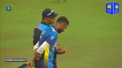 Rahul Dravid with Sri Lankan captain Dasun Shanaka. Rahul Dravid with Sri Lankan captain Dasun Shanaka.