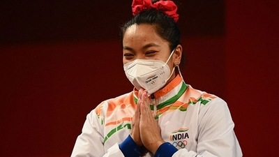 Silver medallist India's Mirabai Chanu gestures on the podium. (Getty Images) Silver medallist India's Mirabai Chanu gestures on the podium. (Getty Images)