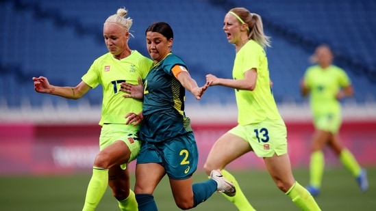 Tokyo 2020 Olympics - Soccer Football - Women - Group G - Sweden v Australia - Saitama Stadium, Saitama, Japan - July 24, 2021. Caroline Seger of Sweden and Amanda Ilestedt of Sweden in action with Samantha Kerr of Australia REUTERS/Molly Darlington(REUTERS)