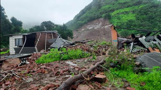 Bad weather and difficult terrain was making the rescue operations following landslides and floods in Maharashtra difficult. (HT Photo)