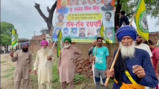 Farmers and locals in Rogla village claim that politics and politicians from all parties had let them down, elections after election. (HT Photo)