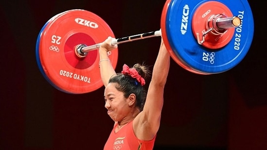 India's Mirabai Chanu competes in the women's 49kg weightlifting competition at the Tokyo Olympics. (Getty Images)