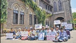 Students of a city college protest against the college administration for the fees hike. (Sanket Wankhade/HT PHOTO) Students of a city college protest against the college administration for the fees hike. (Sanket Wankhade/HT PHOTO)
